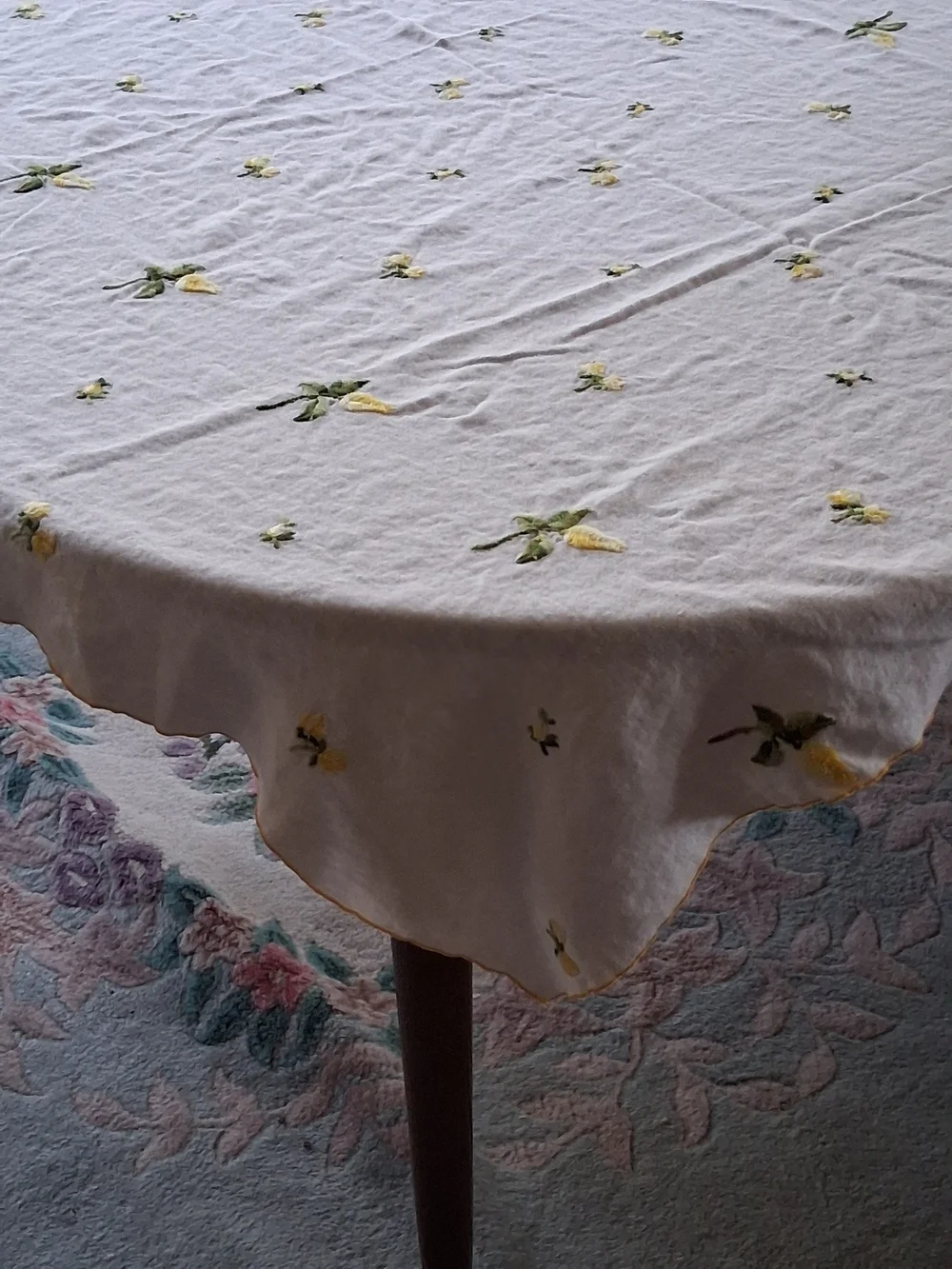 Embroidered Lemon Rosebuds Tablecloth - White